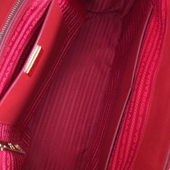 Authentic Prada Extra large Galleria Tote - Picture 10 of 16